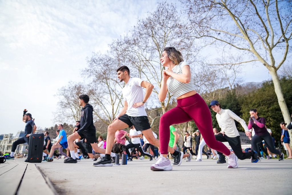Group of adults in a fitness class outdoors in İstiklal Park, İstanbul.